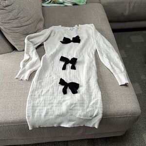 Zoe & Claire Elegant White Mini Dress with Black Bow Accents Size Medium
